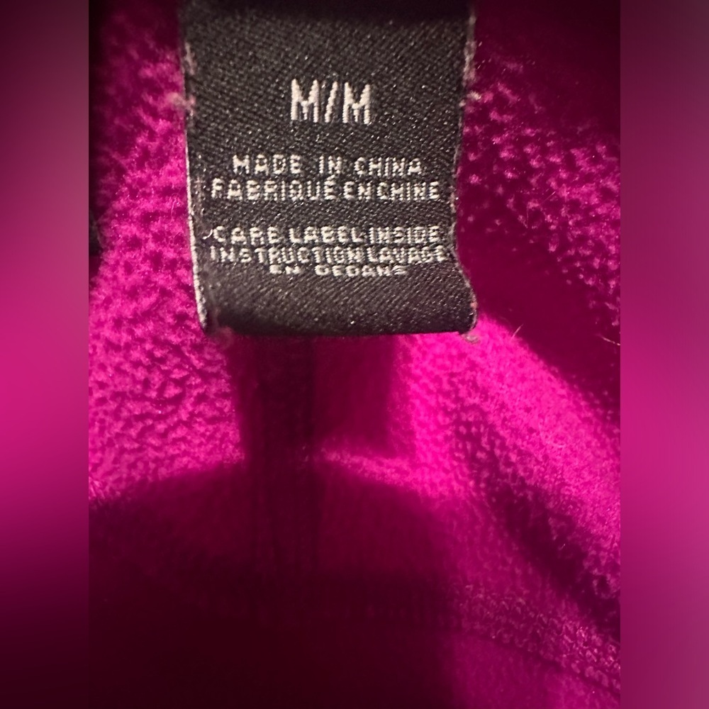 Marmot Polartec Quarter Zip Fleece.  Women’s Size Medium.  EUC. ‎ Magenta color. - Picture 7 of 7